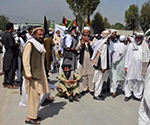اعتصاب کاری هزارهاآموزگاردرخوست  ۲۲۰ مکتب را بست